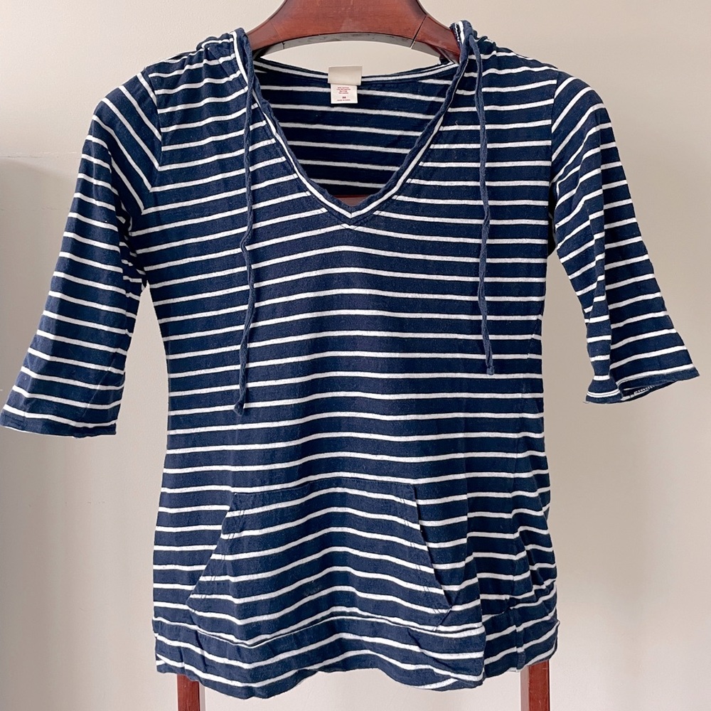 Cute striped hoodie!